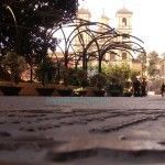 “Eres Fuensanta el Consuelo…” en la plaza Santo Domingo hay 2 placas