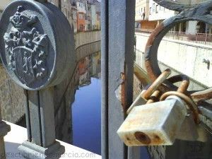 puente con candados en Orihuela