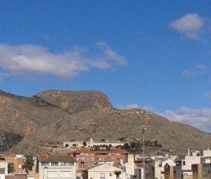 ruinas del Castillo de Orihuela 300x255 Nunca ser de Yecla costó tan caro en Orihuela