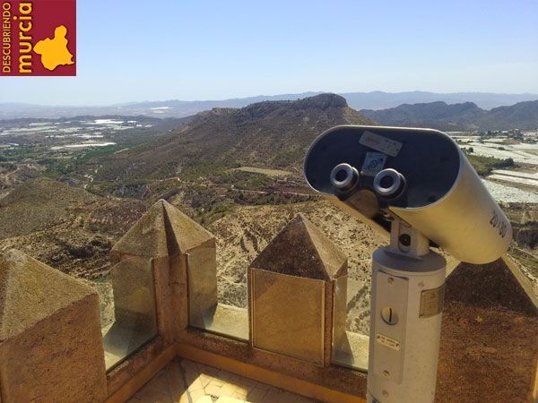 Aledo Murcia Castillo torre El Cid Campeador y un enorme elefante de madera para asaltar Aledo